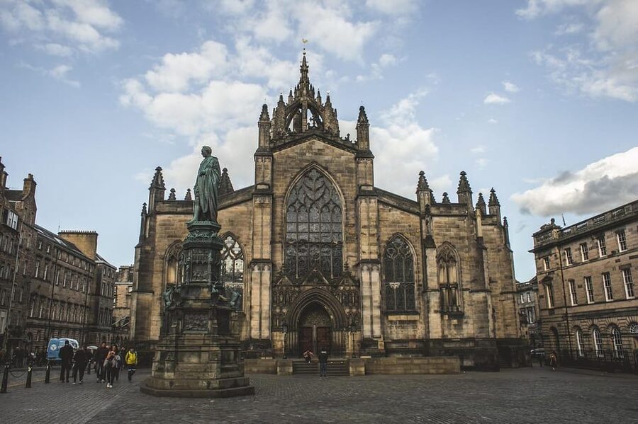 Ghost Tour in Edinburgh - Italian Ghost Stories Make the City Feel Personal