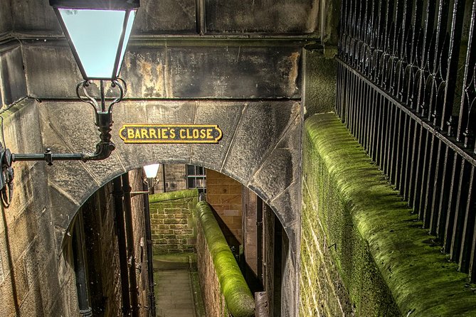Ghosts, Mysteries, and Witches Tour - Borthwick’s Close: the alleyways where hardship bred superstition