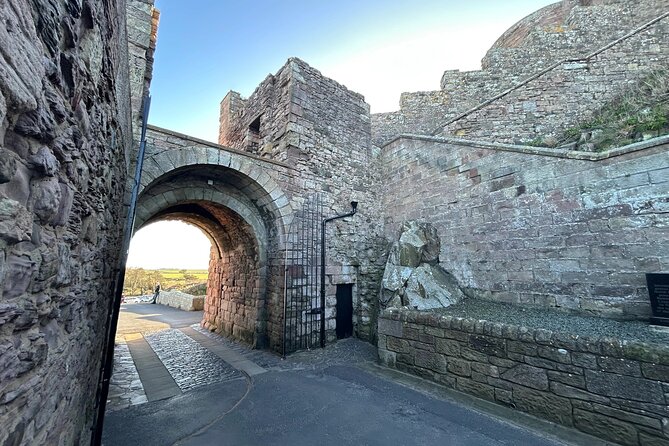 Harry Potter, Alnwick Castle, Bamburgh Castle, Seals Tour - Seahouses: the lunch pause that keeps the day from feeling like a sprint