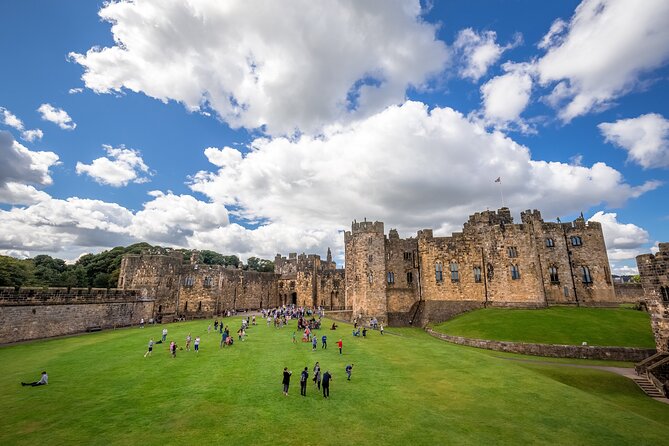 Harry Potter's Alnwick Castle and Scottish Borders Day Trip - Coldstream and the Tweed Valley: A Short Stop With Guard-History Context