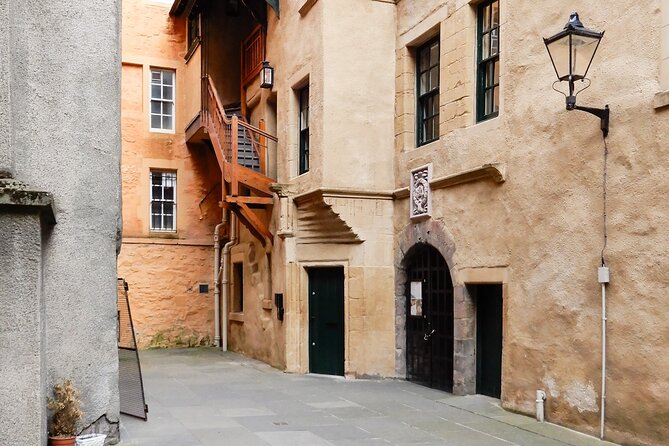 Highlights from Edinburgh’s Old Town: A Self-Guided Audio Tour - Gladstone’s Land: A Brief Stop with Big Visual Payoff