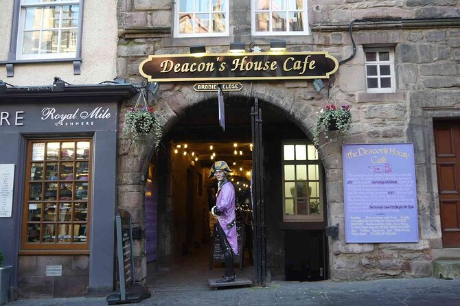 Highlights from the Royal Mile: A Self-Guided Audio Tour - Deacon Brodie’s house: the “good neighbor” turned criminal story