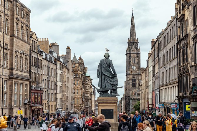 Highlights & Hidden Gems With Locals: Best of Edinburgh Private Tour - Edinburgh Castle From the Outside: What You Actually Get in 20 Minutes
