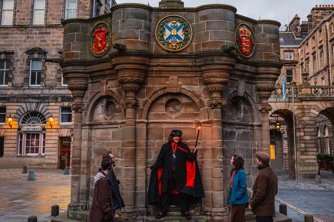 Immersive Old Town Ghost Walking Tour in Edinburgh - The Royal Mile’s pretty face, darker streets underneath
