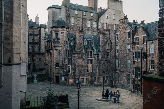 Immersive Old Town Ghost Walking Tour in Edinburgh - Comfort, accessibility, and who should skip it