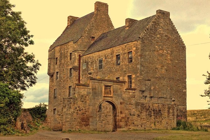 Jamie Fraser Outlander tour to Lallybroch tours Edinburgh - Midhope Castle (Lallybroch): When Filming Location Becomes a Real Walk