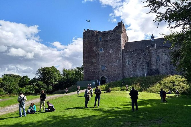 Jamie Fraser Outlander tour to Lallybroch tours Edinburgh - Getting Set Up: Hotel Pickup, Mobile Ticket, and Smart-Casual Prep