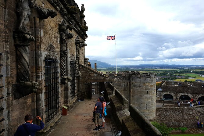 Kelpies, Loch Lomond and Stirling Castle, Private Day Tour - Luss on Loch Lomond: A Village Stroll That Feels Like a Reset