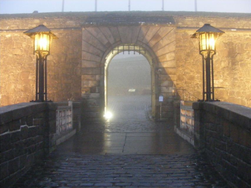 Loch Lomond, Highlands & Stirling Castle Tour from Edinburgh - Stirling Castle: Your One-Plus-Half Hour Decision
