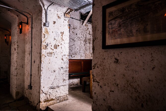 Luxury Whisky Tasting in Edinburgh's Underground Vaults | 90min - The Lost Close stop: why the underground venue changes the whole mood