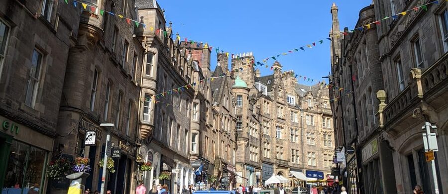 Magic and Legends in Edinburgh: Small Group Walking Tour in French - Key things to know before you start