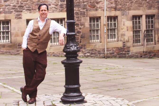 Magical Walking Tour in Edinburgh - The guide makes or breaks it: Charlotte’s costume work and storytelling rhythm