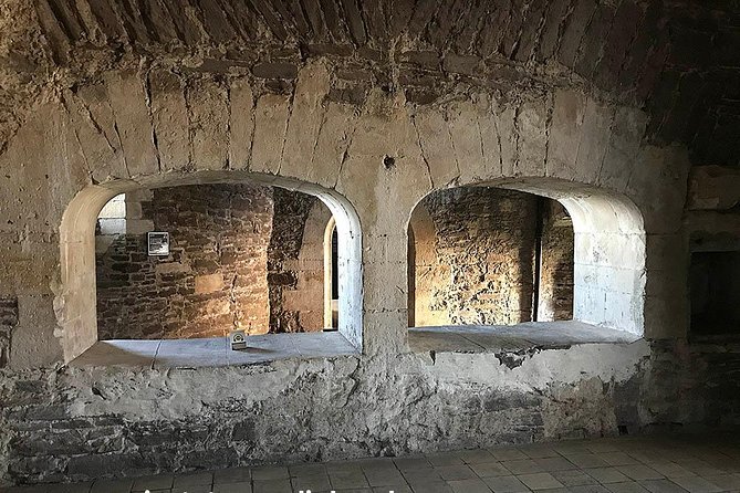 Outlander Blood of my Blood 3 location day tours from Edinburgh - Your guide and the ride: where expectations meet reality