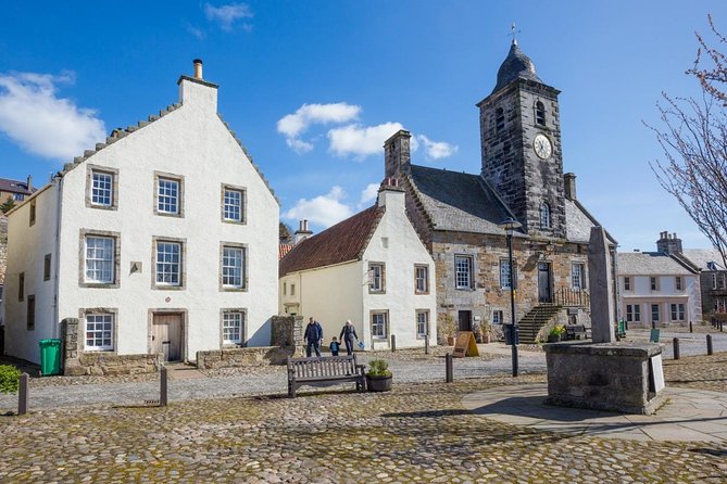 Outlander Film Locations Day Trip from Edinburgh - Falkland for Inverness scenes: 1940s set vibes in a tight time window