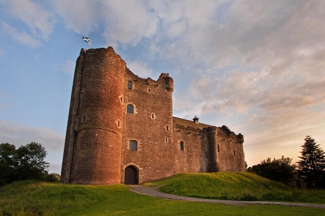 Outlander Filming Locations Day Tour from Edinburgh - Meeting in Edinburgh and getting to the first castle on time