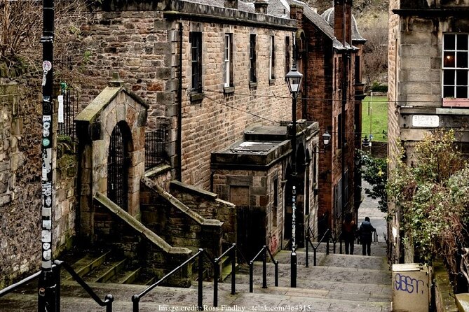 Private 4h Walking Tour in Edinburgh with Edinburgh Castle Tour - Stop 1: Calton Hill Sets the Map in Your Head