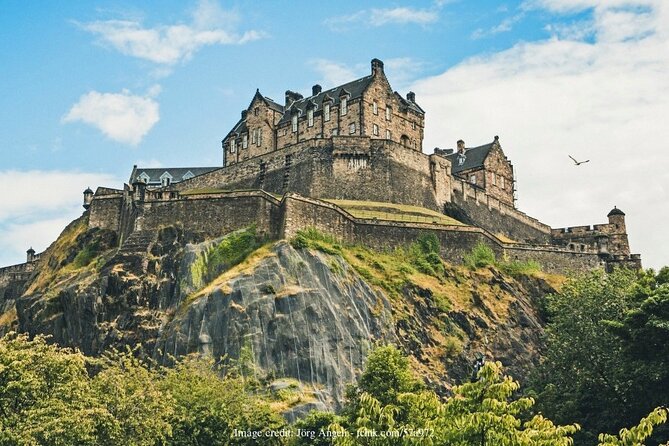 Private 4h Walking Tour in Edinburgh with Edinburgh Castle Tour - Stop 3: John Knox House and the Human Scale of Old Town
