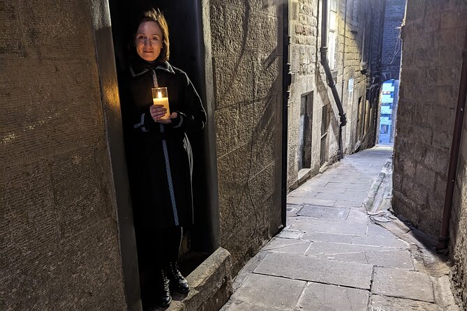 Private Dark History Tour: Eerie Edinburgh - The Old Town setting: closes, echoes, and why the route matters