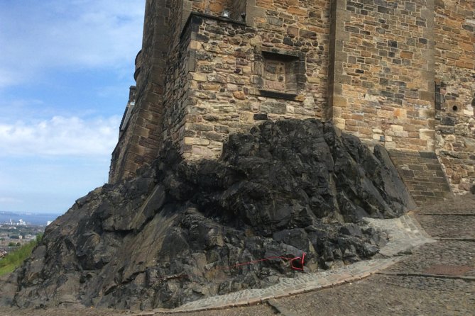 Private Edinburgh Castle Tour - Getting to the Royal Mile start and up the castle hill