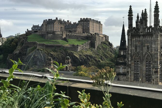 Private Edinburgh Full Day Guided Tour in a Black Cab LEVC TX - Grassmarket to New Town: seeing the city’s “two halves”