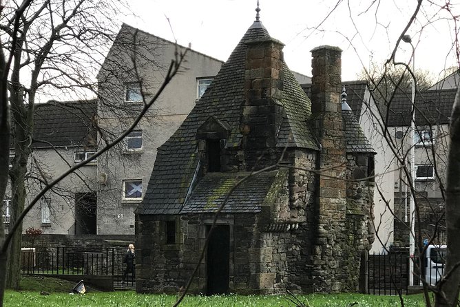 Private Edinburgh Full Day Guided Tour in a Black Cab LEVC TX - St Giles’, Greyfriars Bobby, and the Royal Mile: the “story line” landmarks