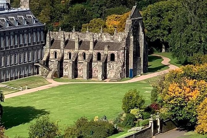 Private Edinburgh Full Day Guided Tour in a Black Cab LEVC TX - Surgeons’ Hall Museums and Scottish institutions: history with a twist