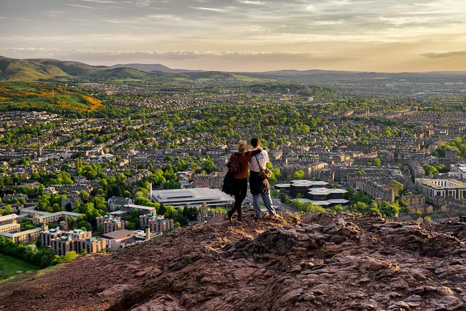 Private Edinburgh Tour for Families with a Local, 100% Personalized - Edinburgh Castle for feudal fans: a history anchor that can flex