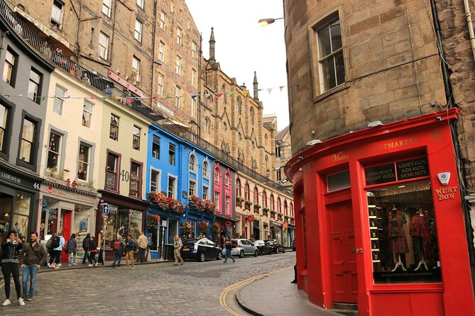 Private Half Day Tour of Edinburgh in a Black Cab - Edinburgh Castle: iconic architecture, quick stop, tickets extra
