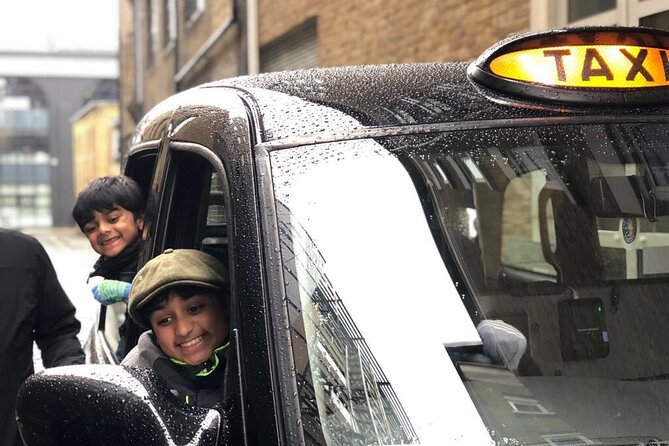 Private Half Day Tour of Edinburgh in a Black Cab - Palace of Holyroodhouse: royal residence in a short window