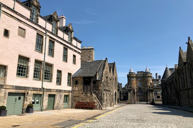 Private Old Town, Edinburgh Walking Tour - Proclamations, punishments, markets: the darker side of the street