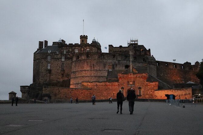 Private one hour Harry Potter walking tour - Entering Edinburgh with a private Potter guide