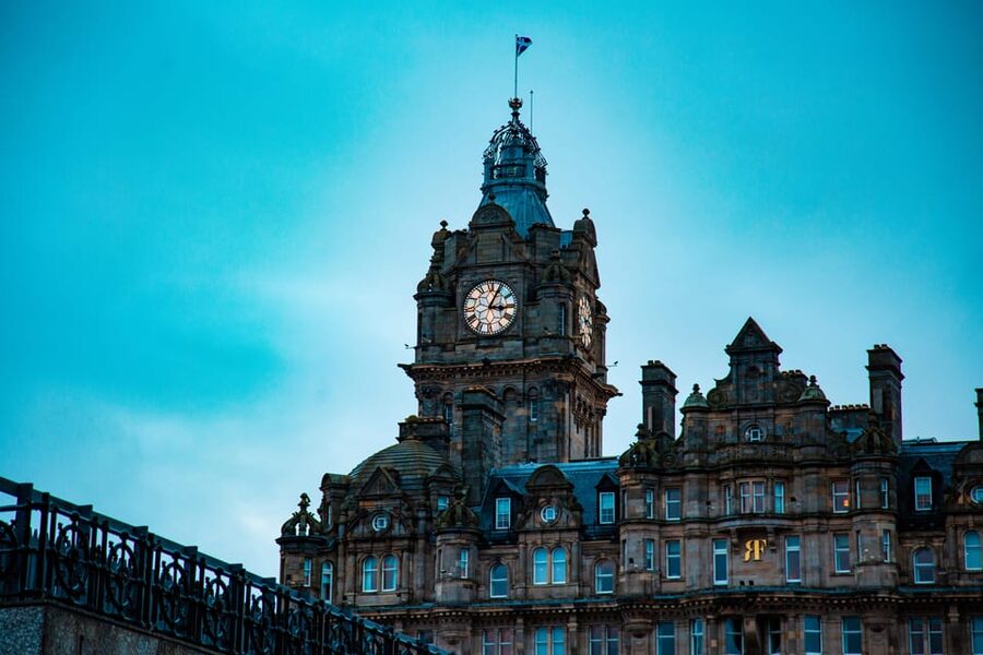 Private tour: discover the city which inspired Harry Potter - Language, weather, and what to bring so the tour goes smoothly