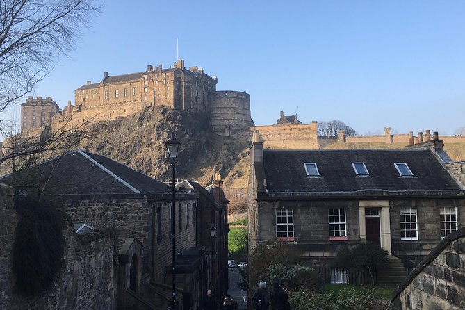 Private Walk: Edinburgh Old Town and New Town - What the best guide does: pacing, personalization, and local texture