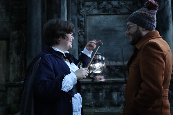 Private Walking Tour: JK Rowling's Harry Potter in Edinburgh FR - Stop 1: Old Town streets where the first novel’s energy starts