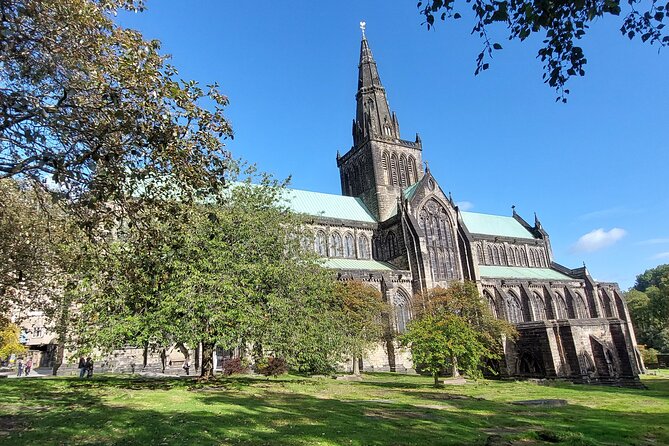 Privately Guided Day Tour of Glasgow in Luxury Minivan - Finnieston Crane, West End Drive, and the University of Glasgow