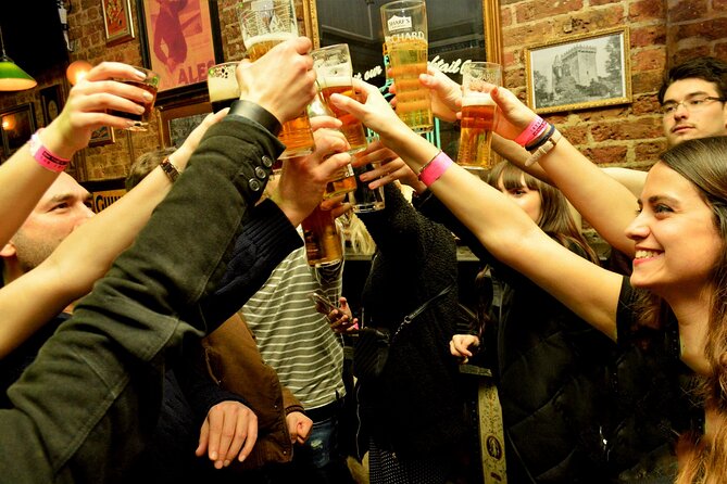 Pub Crawl in Edinburgh - Pace, walking, and a group capped at 100 people