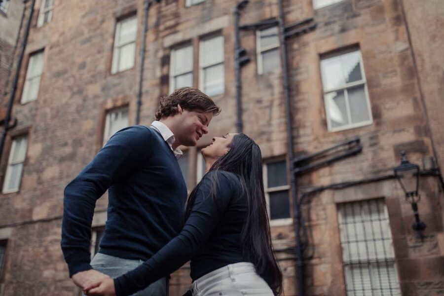 Romantic Photoshoot Experience for Couples in Edinburgh - Making it easy on yourself: tips that matter for the photos