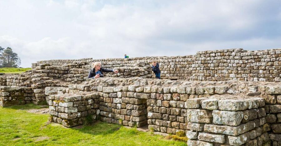 Rosslyn Chapel and Hadrian's Wall Small Group Day Tour - A one-day route that actually makes sense