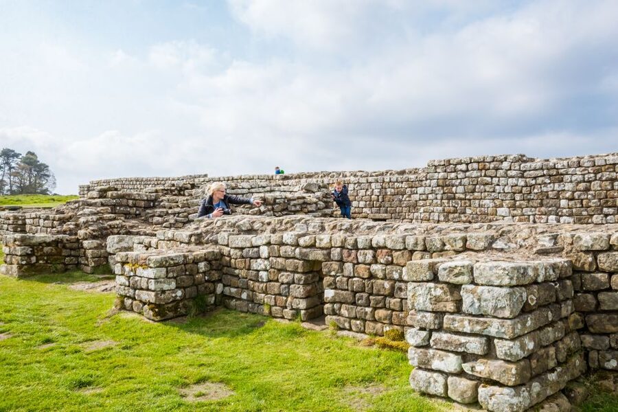 Rosslyn Chapel and Hadrian's Wall Small Group Day Tour - Hadrian’s Wall at Housesteads Fort: the Roman frontier you can walk on