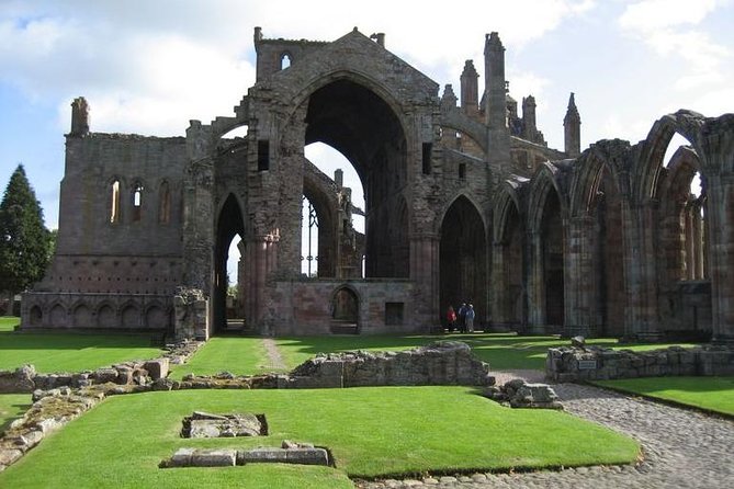Rosslyn Chapel and Scottish Borders Small-Group Day Tour from Edinburgh - William Wallace to Scott’s View: quick hits with big views