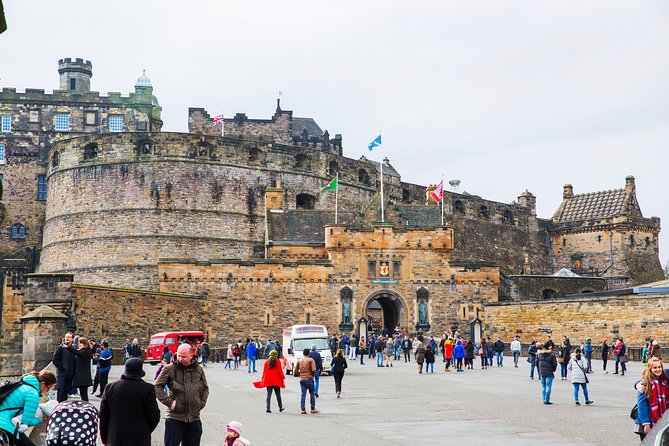 Royal Edinburgh Ticket - Hop-On Hop-Off and Attraction Admissions - Audio narration and route choice: English live vs headphone languages