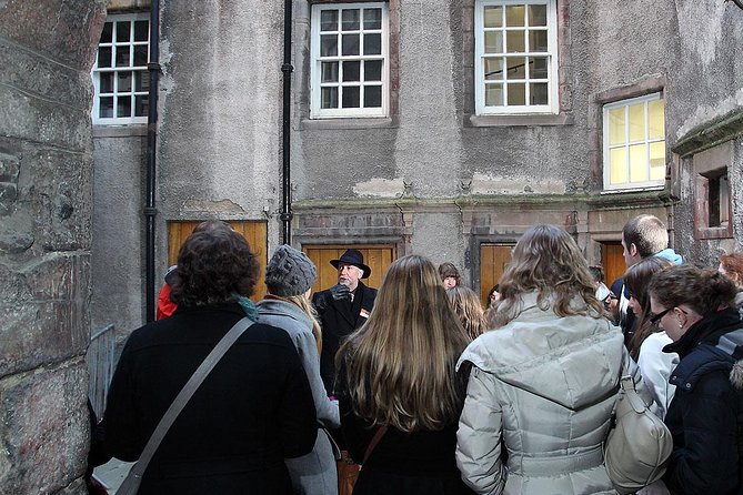 Royal Mile and Edinburgh Castle - Small Group Walking Tour - The Royal Mile’s closes and wynds: where Edinburgh feels real