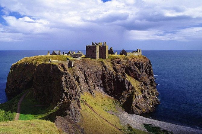 Scottish Castles Glamis and Dunnottar Italian Tour Guide - Stonehaven Lunch Break: Fishing Village Reset