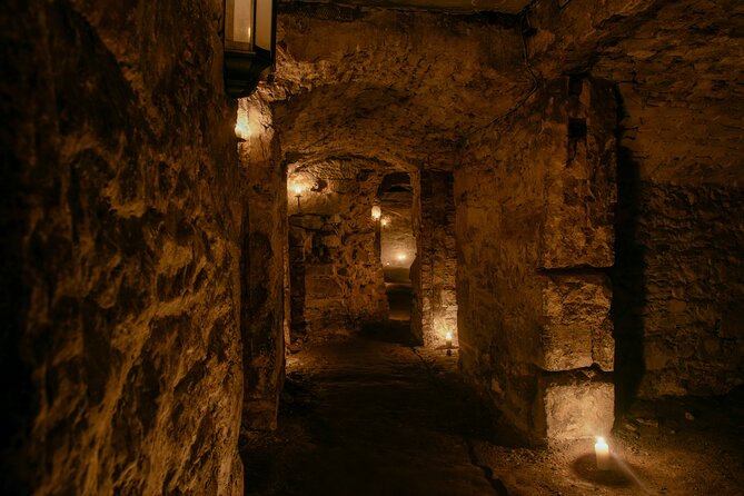 Small Group Ghost Tour incl. Underground Vaults & free drink in Megget's Cellar - The Old Town closes: witchcraft, torture, riots, and why you’ll remember them
