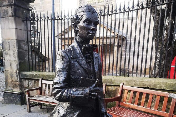Small Group Walking Tour with Hidden Walks Author in Edinburgh - Crime stories without the cheap thrills