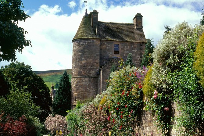 St Andrews, Falkland and Fife Villages Tour from Edinburgh - Stop 4: Falkland for Outlander filming locations (and seasonal Palace hours)