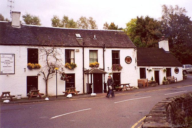 Stirling, Highlands & Distillery in Spanish - Dunkeld on the River Tay: a quick stretch in a town with real history