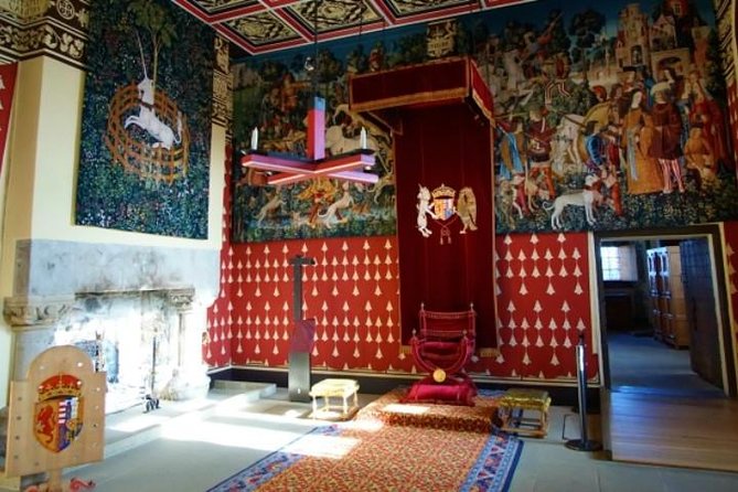 Stirling Luxury Private Day Tour from Edinburgh - Lunch at The Birds and The Bees: warm pub comfort near the sights