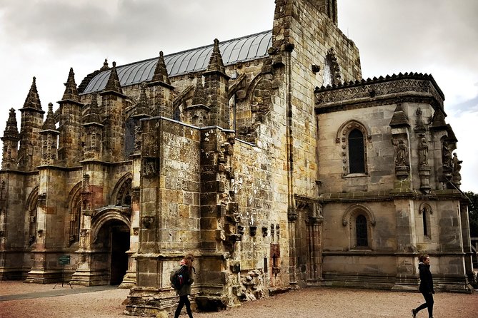 Stone & Story: Rosslyn Chapel & Melrose Abbey Private Day Trip - Dryburgh Abbey: quiet ruins and Walter Scott’s resting place