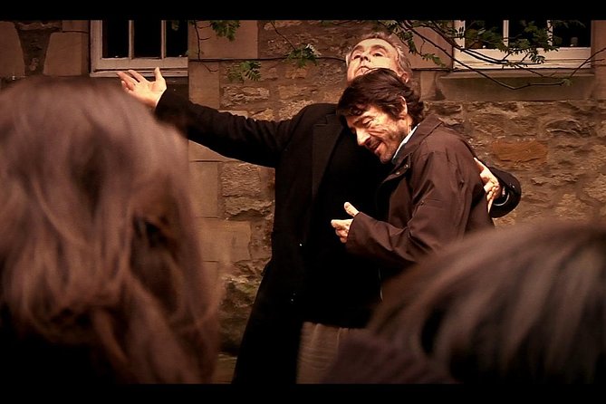 The Edinburgh Literary Pub Tour - The performance style: humor, recitation, and character play